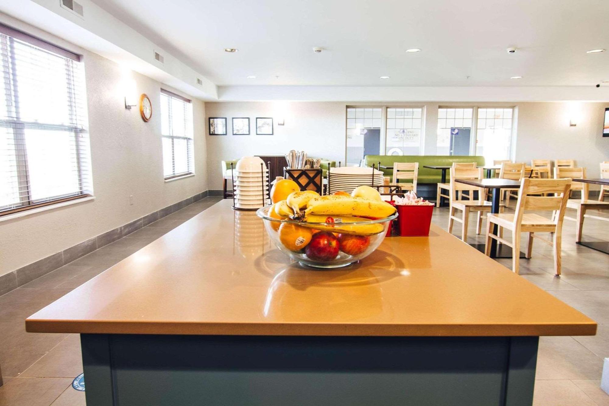 Country Inn & Suites By Radisson, Stockton, Il Bagian luar foto