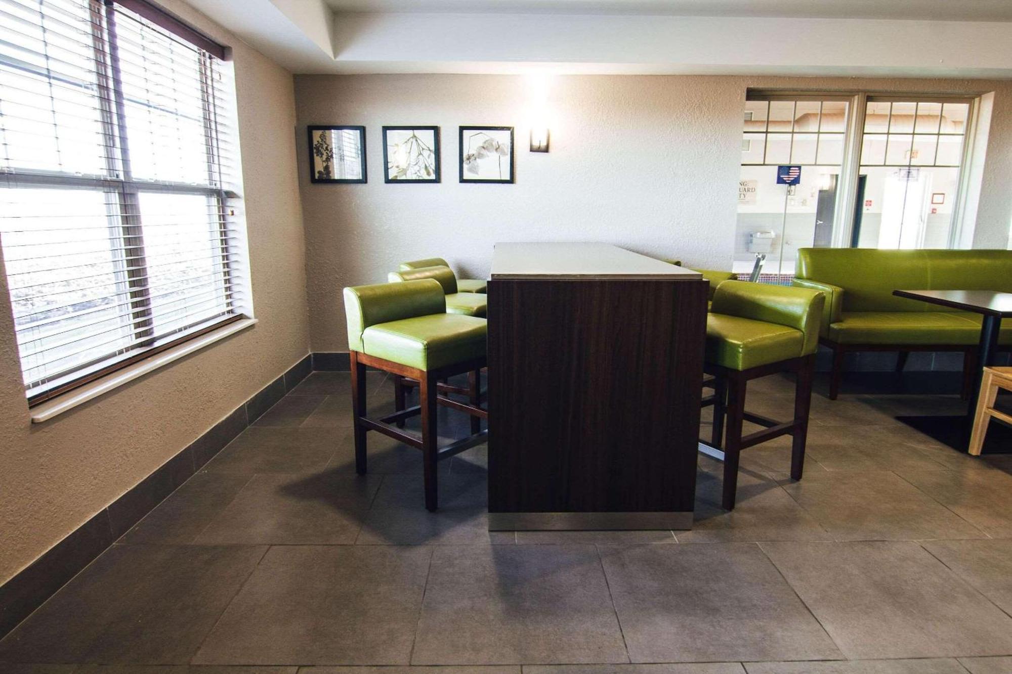 Country Inn & Suites By Radisson, Stockton, Il Bagian luar foto