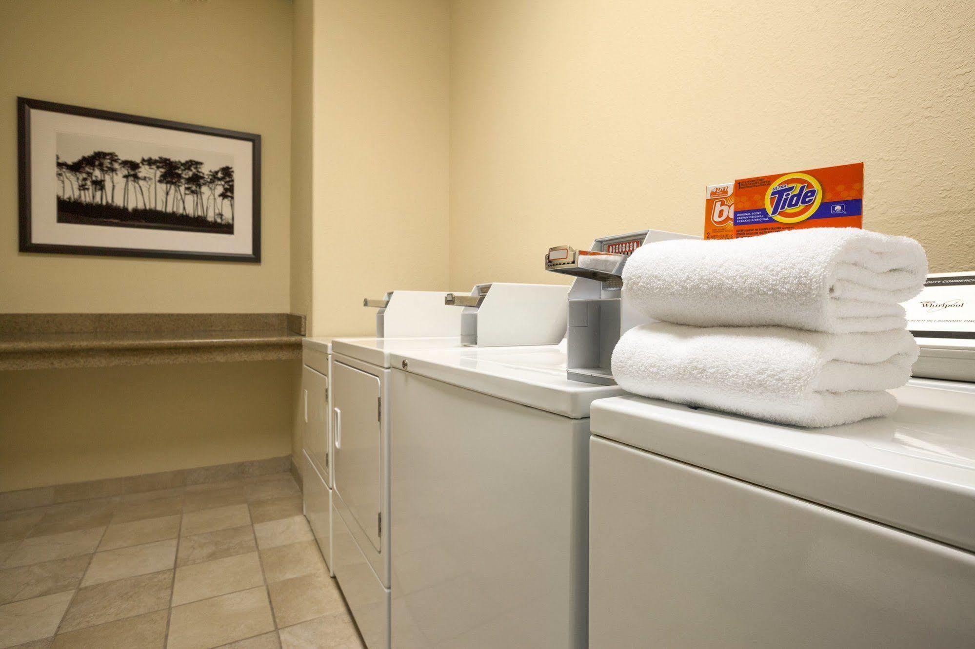 Country Inn & Suites By Radisson, Stockton, Il Bagian luar foto